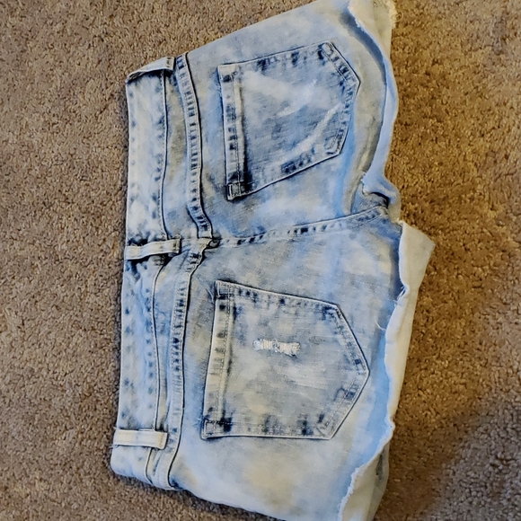 CLEARANCE SALE Maurices jean shorts - Picture 2 of 2